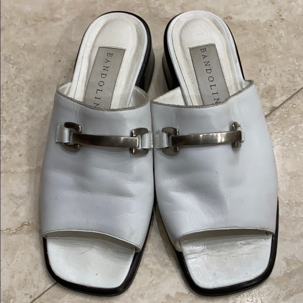 Bandolino 1 1/2” Heels with Silver Embelli…